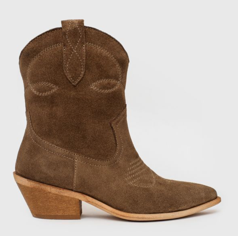 Cowboy boots light brown