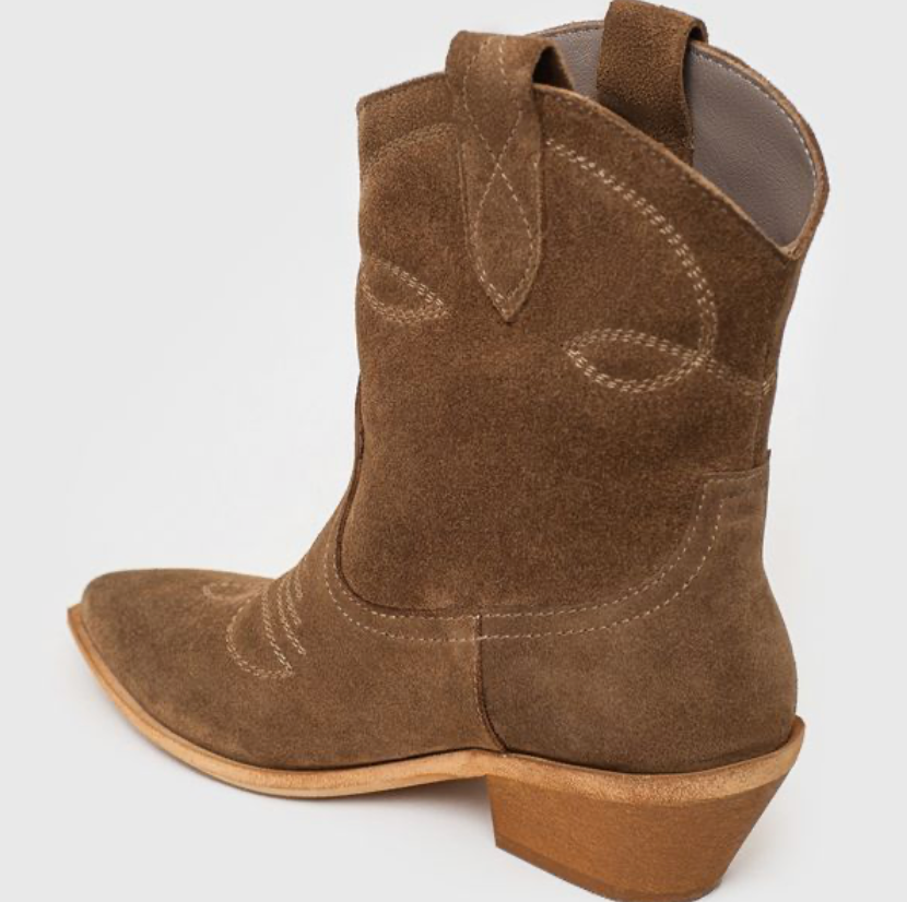 Cowboy boots light brown