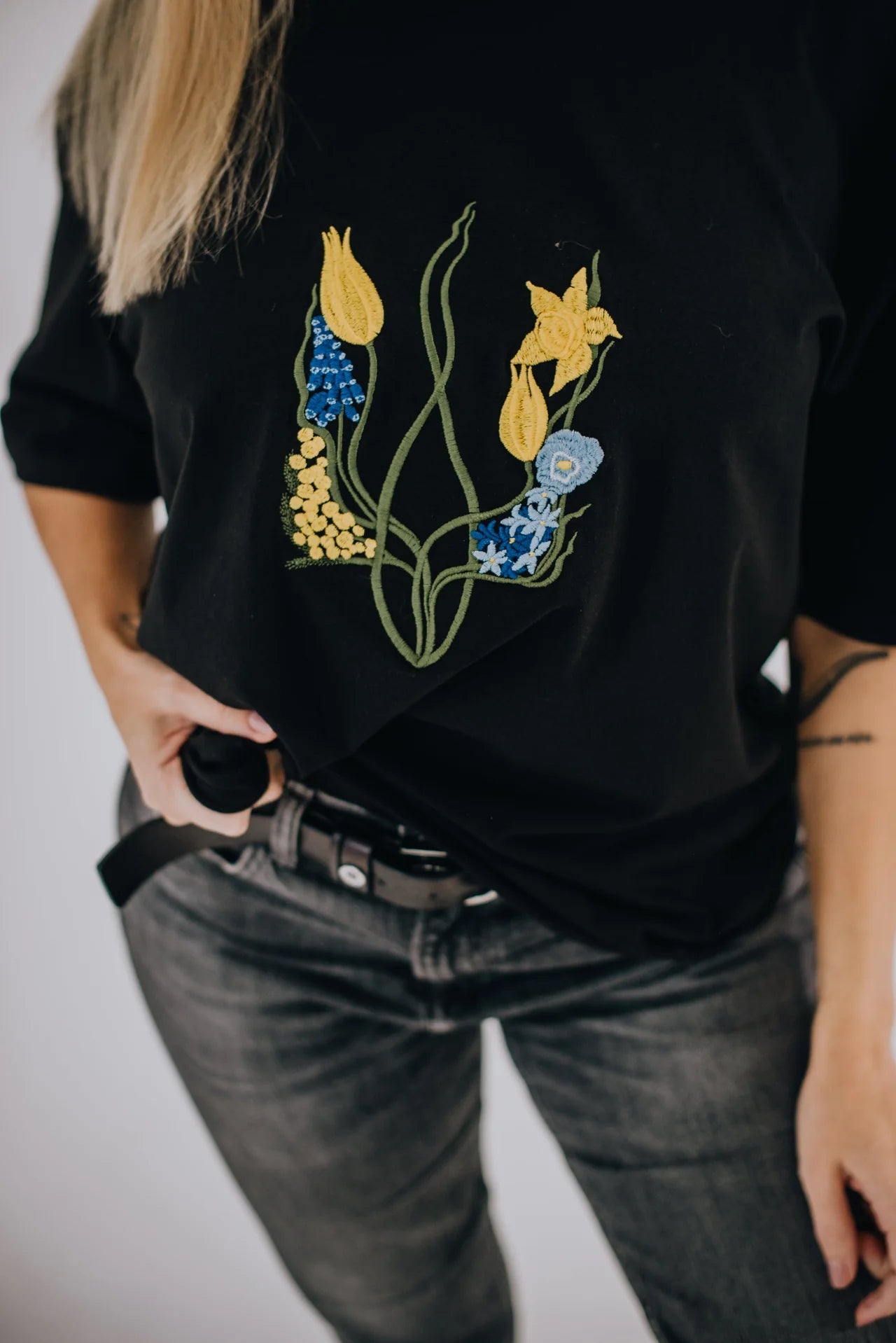 Футболка "Квітучий тризуб" Oversize (по центру)