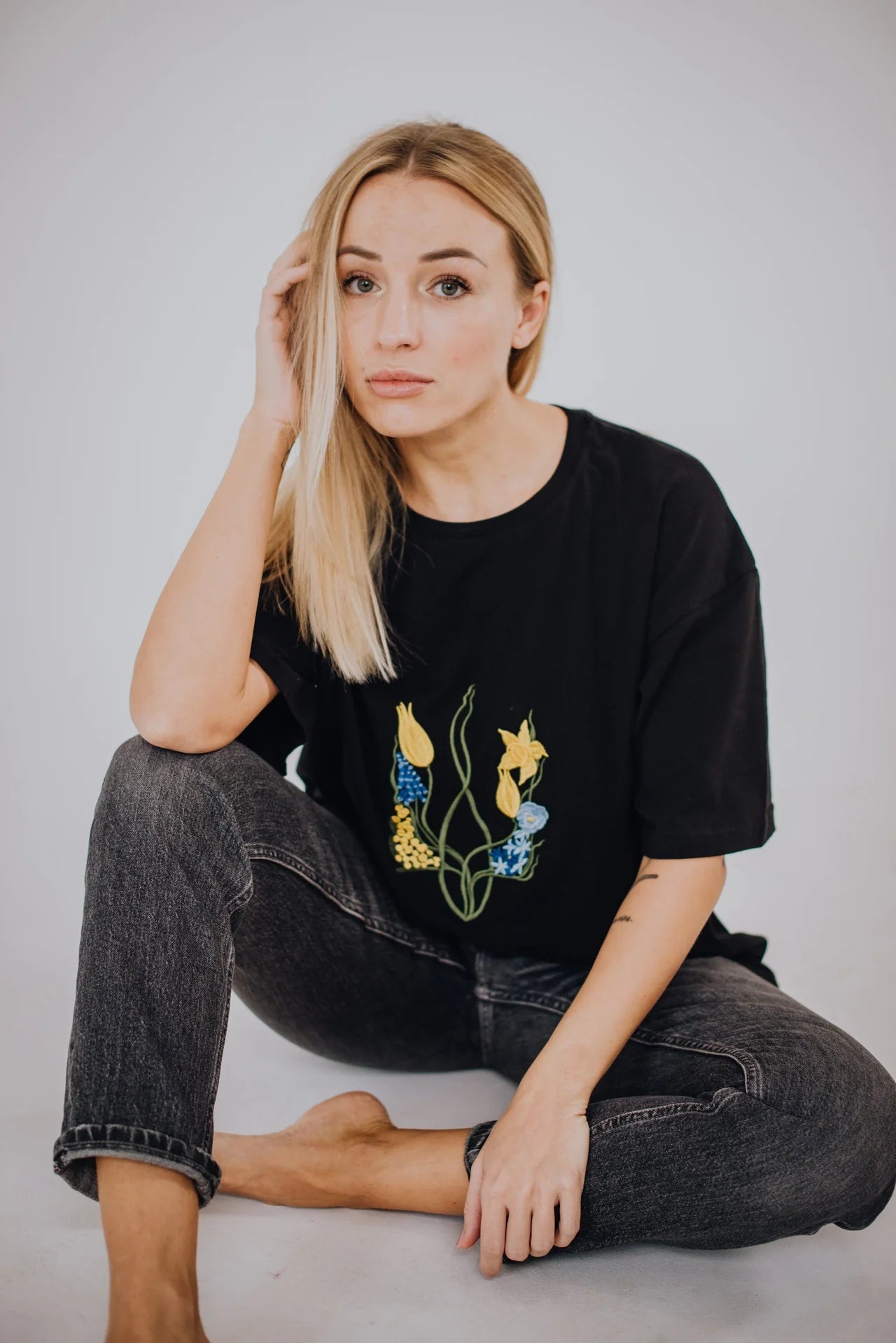 Футболка "Квітучий тризуб" Oversize (по центру)