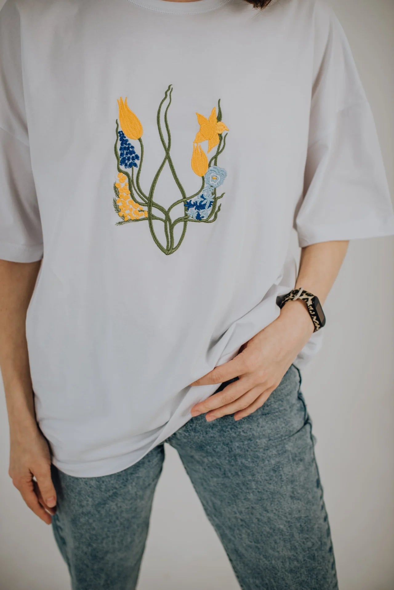 Футболка "Квітучий тризуб" Oversize (по центру)