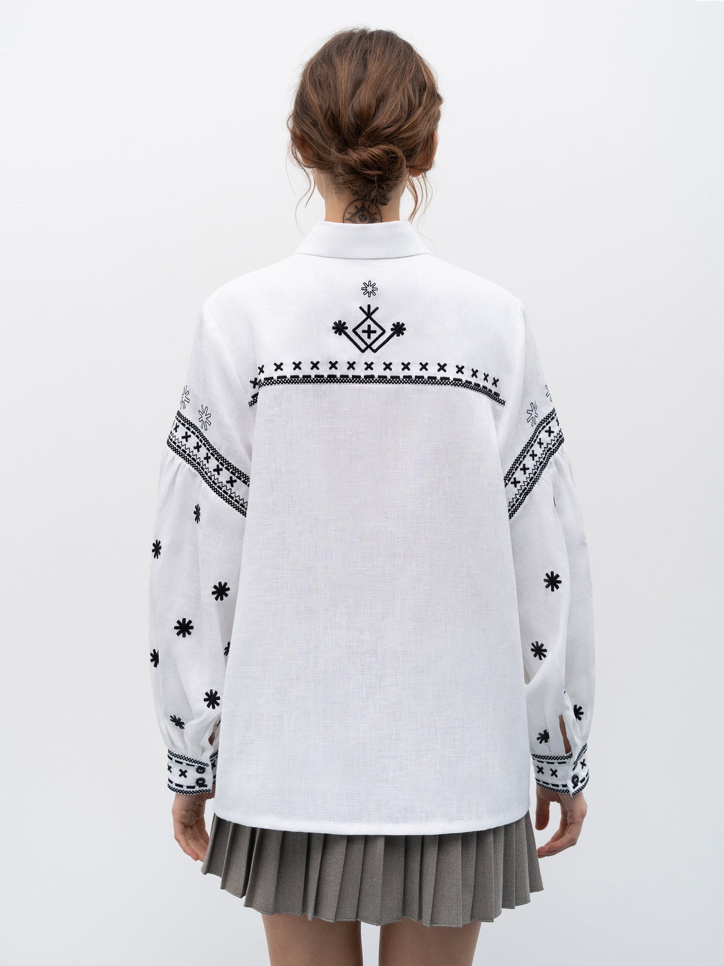 White linen shirt with embroidery Tsvit