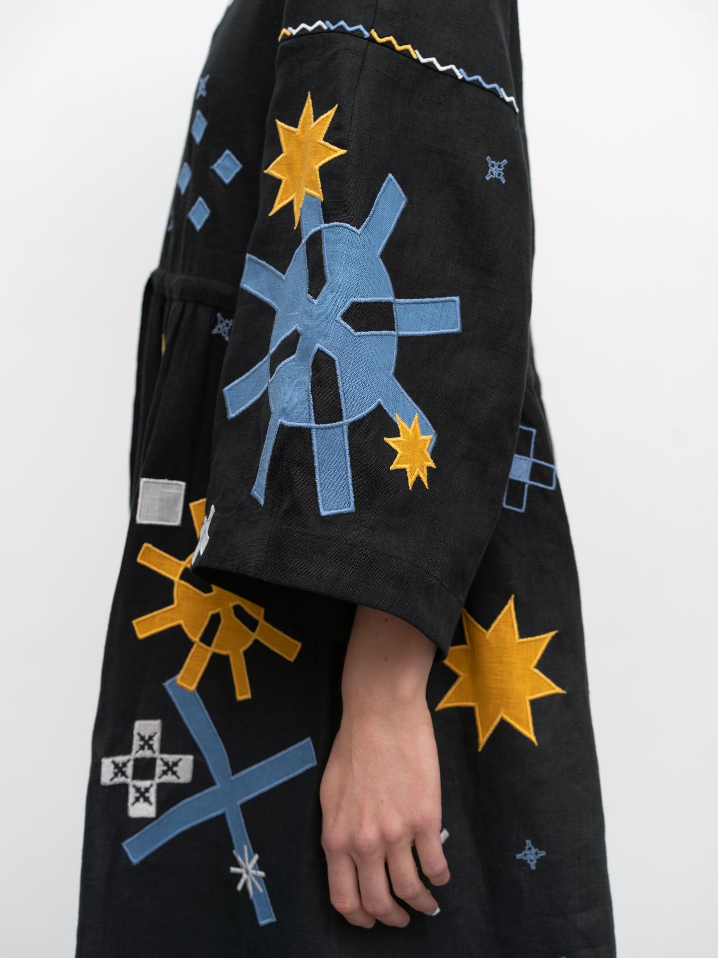 Linen dress with embroidery and applique Zori