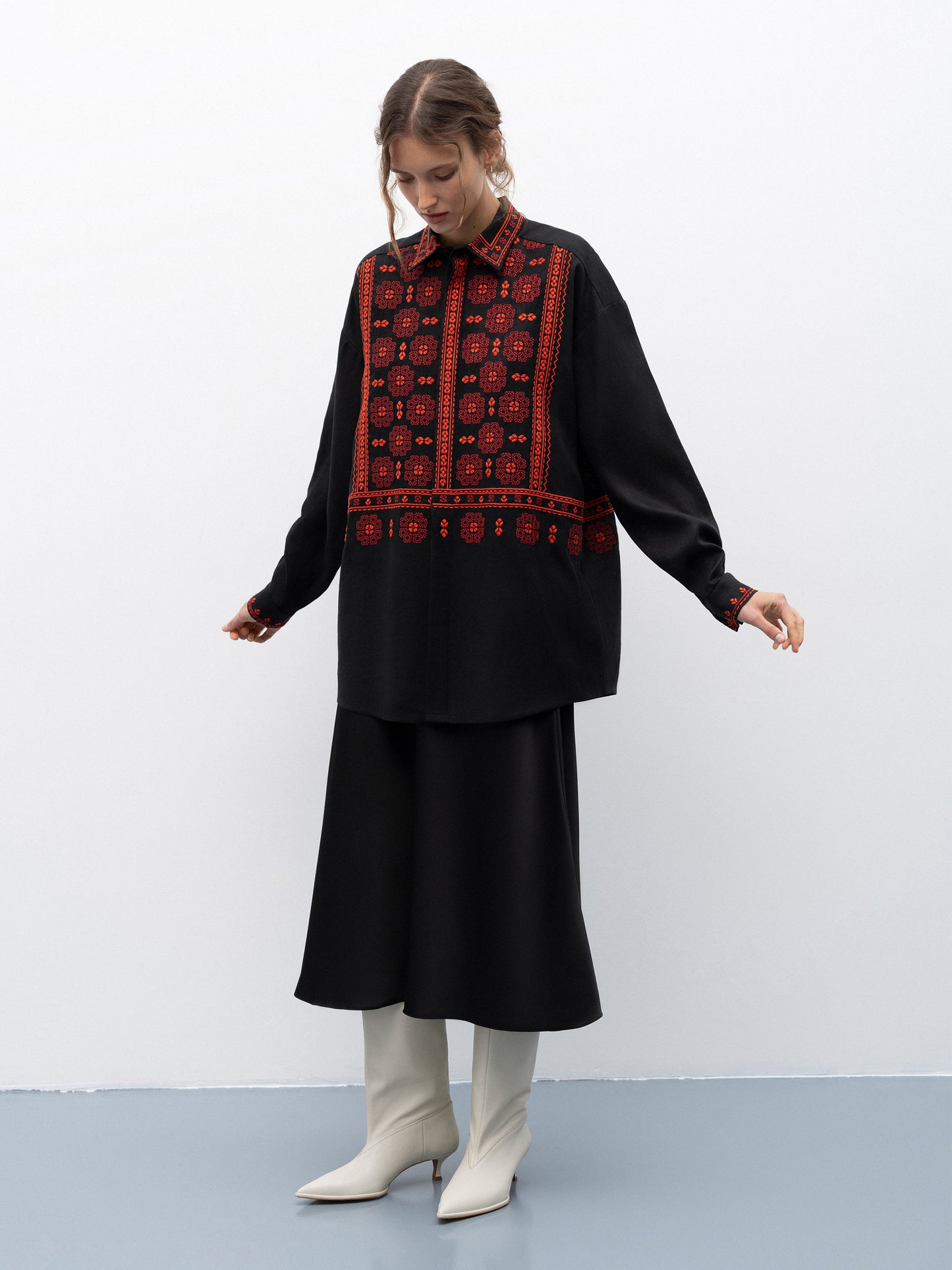 Black linen shirt with an embroidered ornament Nova Khata 1930