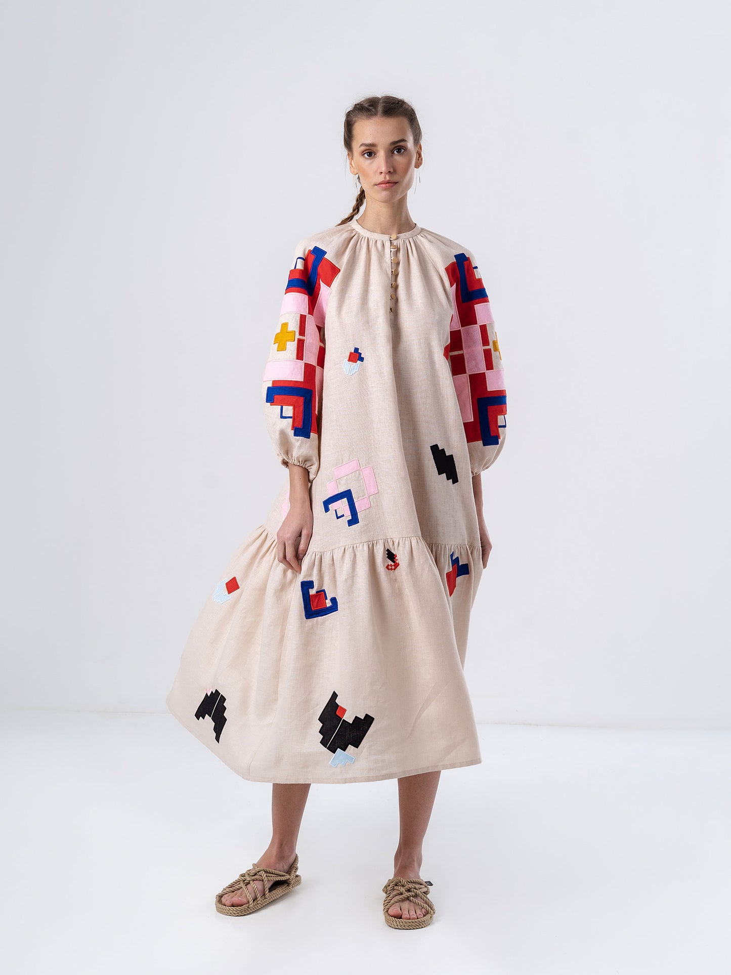 Light linen dress with applique Eva