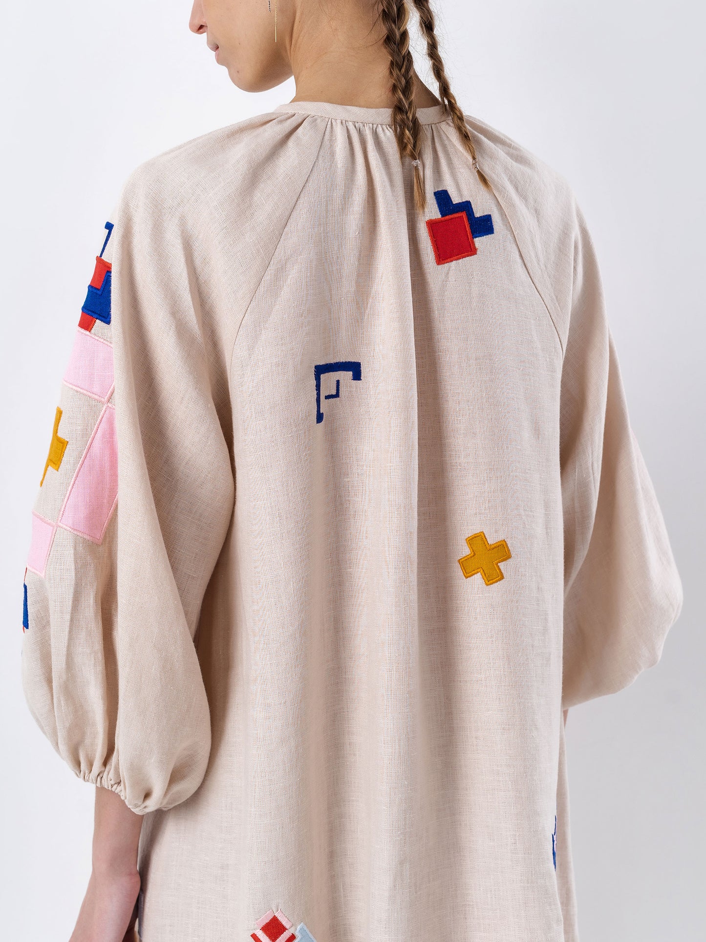 Light linen dress with applique Eva