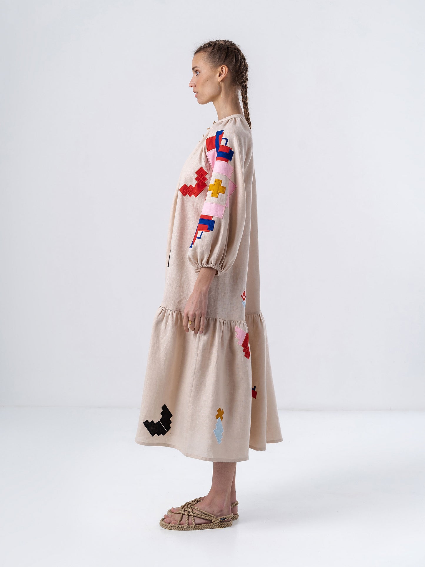 Light linen dress with applique Eva