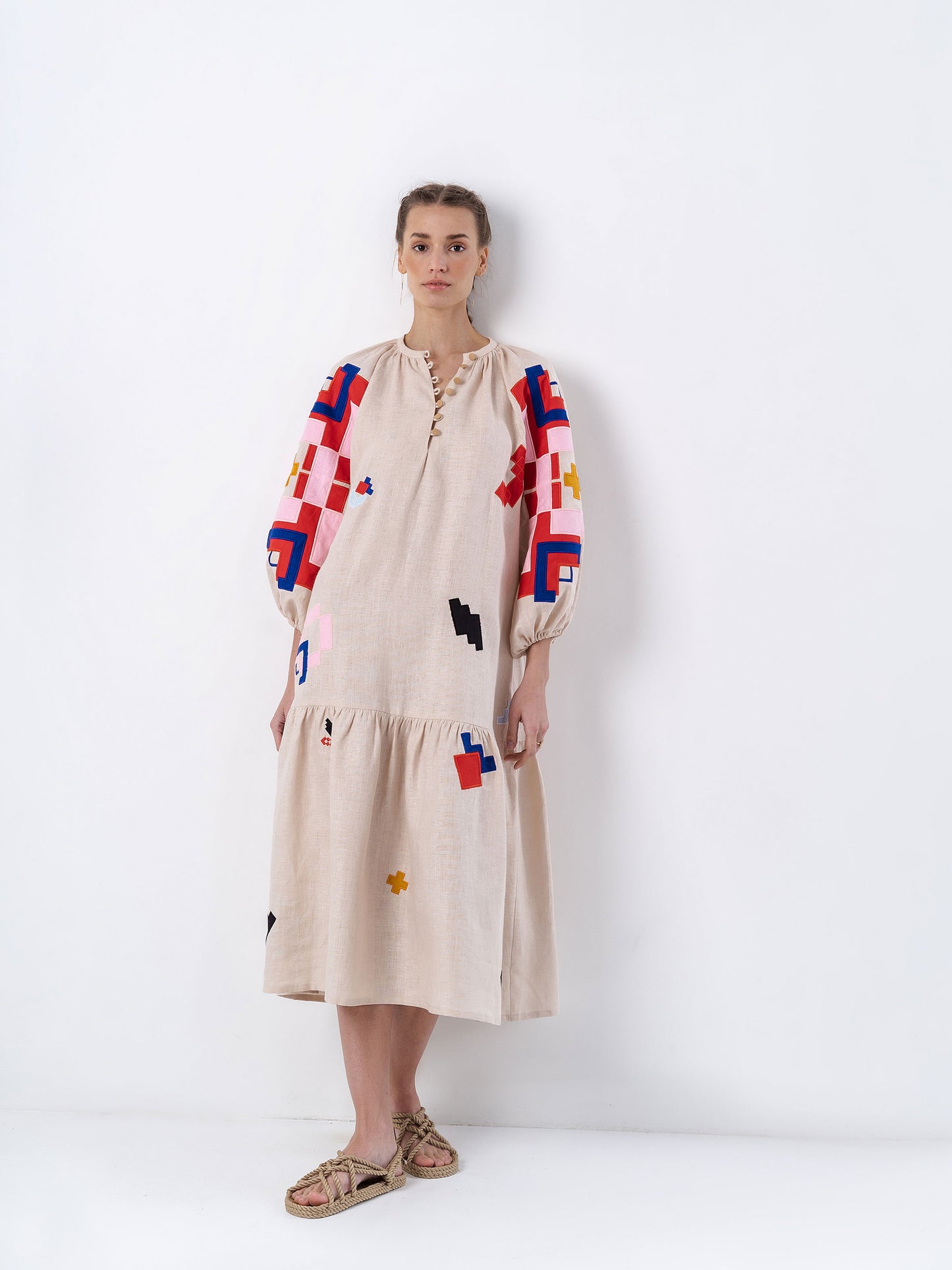 Light linen dress with applique Eva