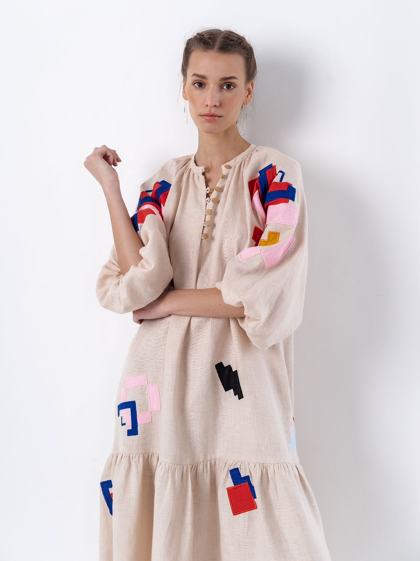 Light linen dress with applique Eva