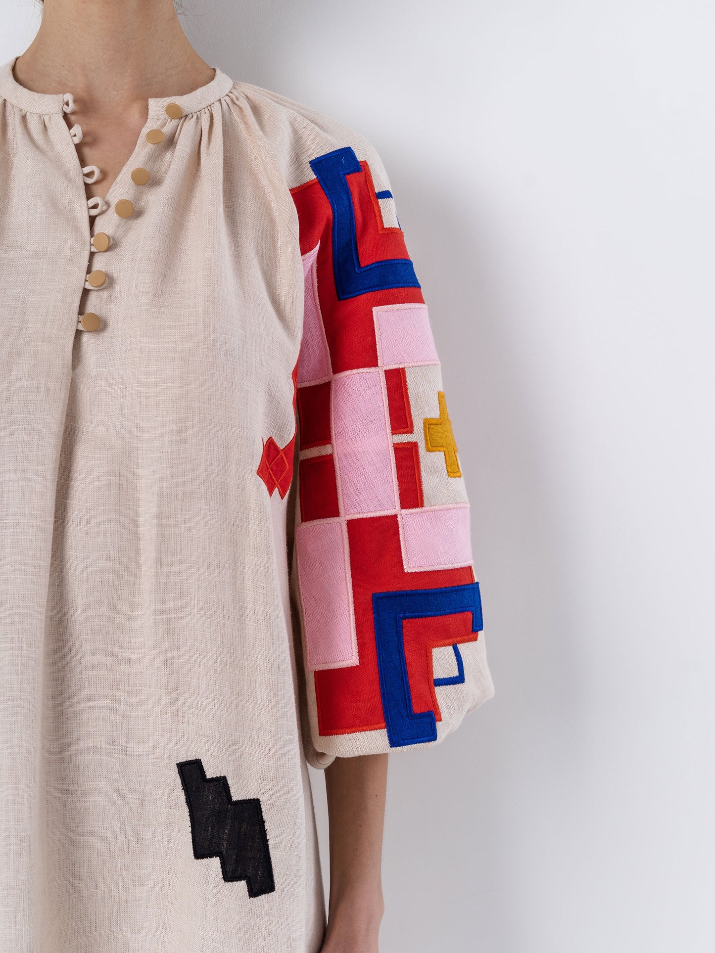 Light linen dress with applique Eva
