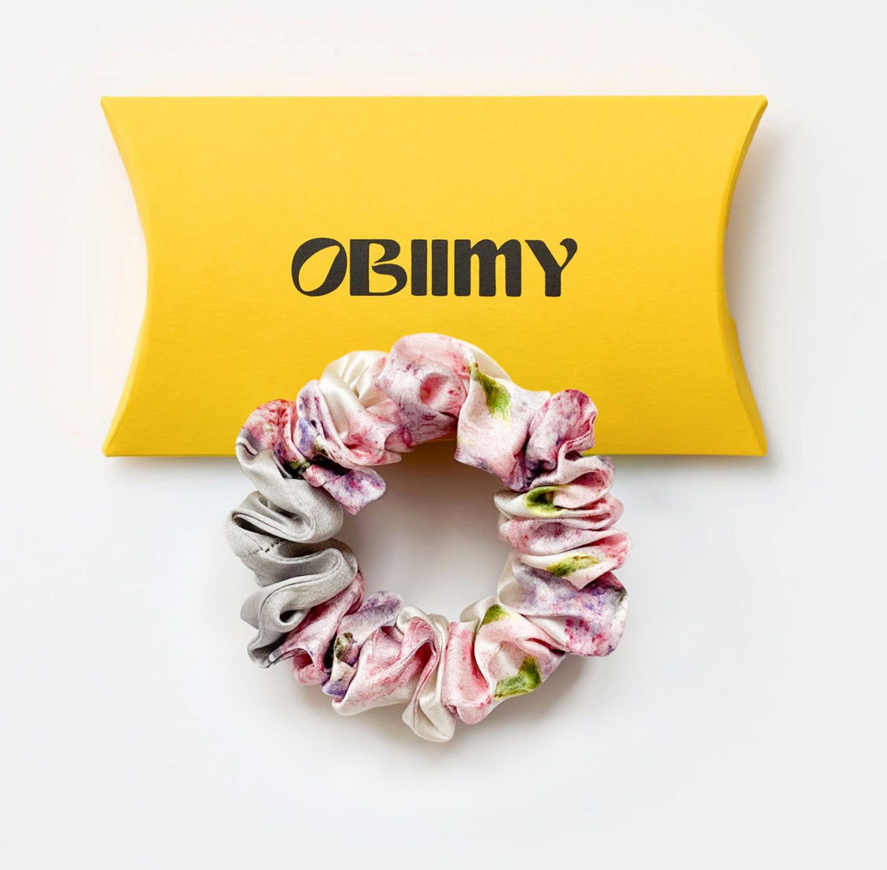 Silk scrunchie “Between us”