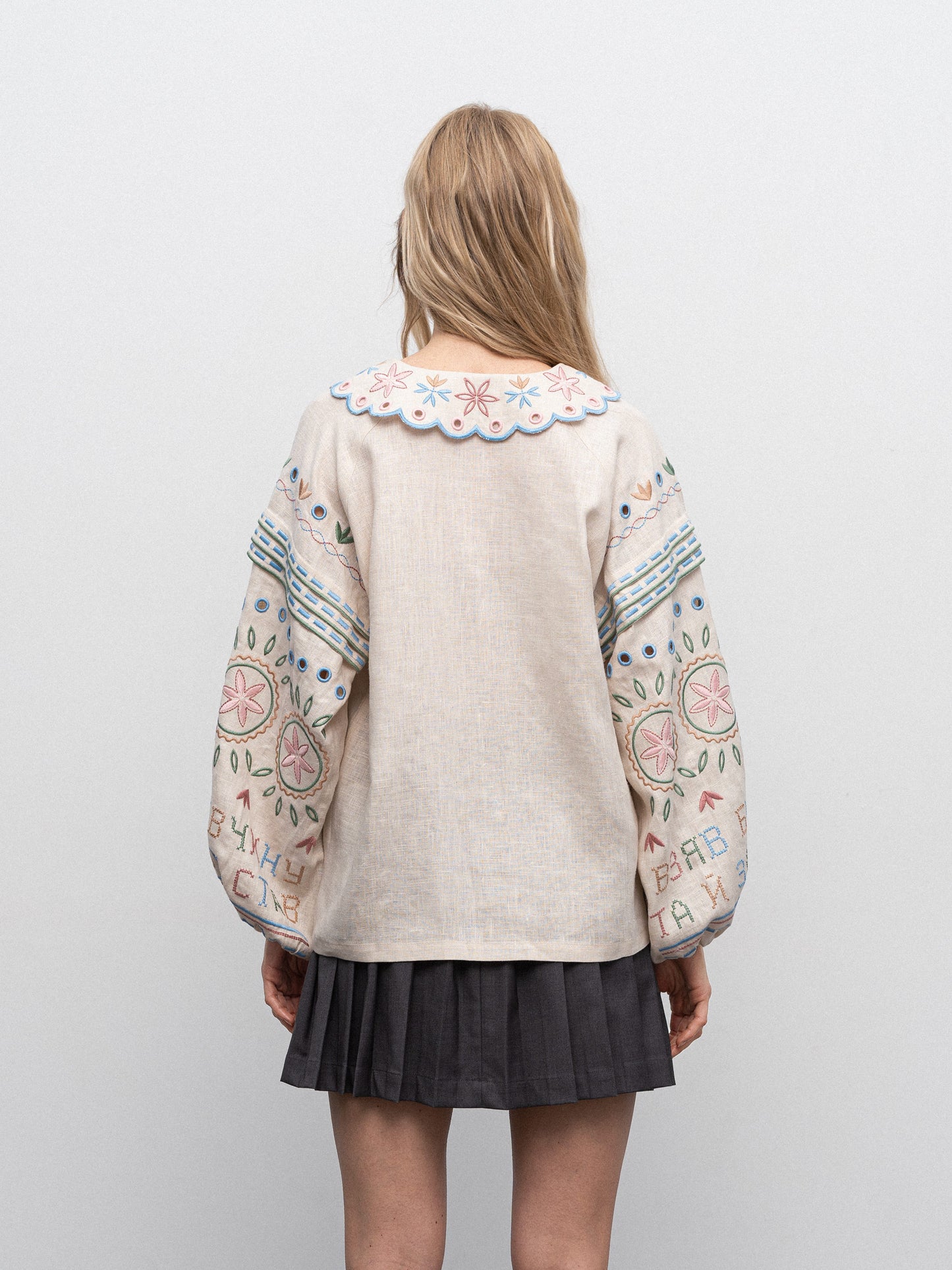 Bandura Beige linen embroidered shirt with a collar