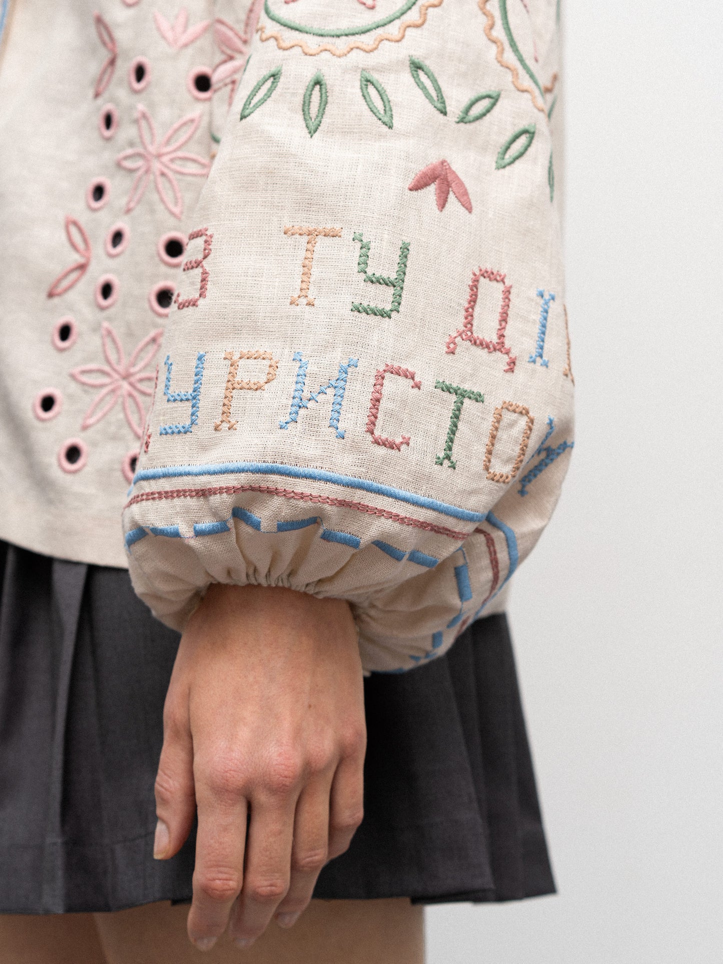 Bandura Beige linen embroidered shirt with a collar