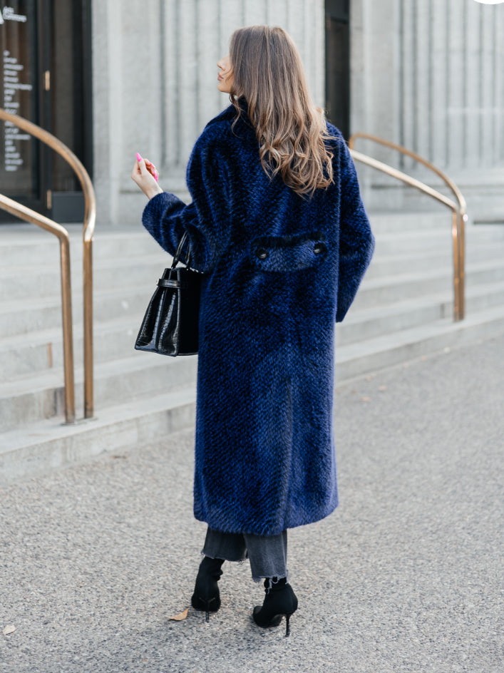 This coat impresses with its length and embodies luxury and elegance