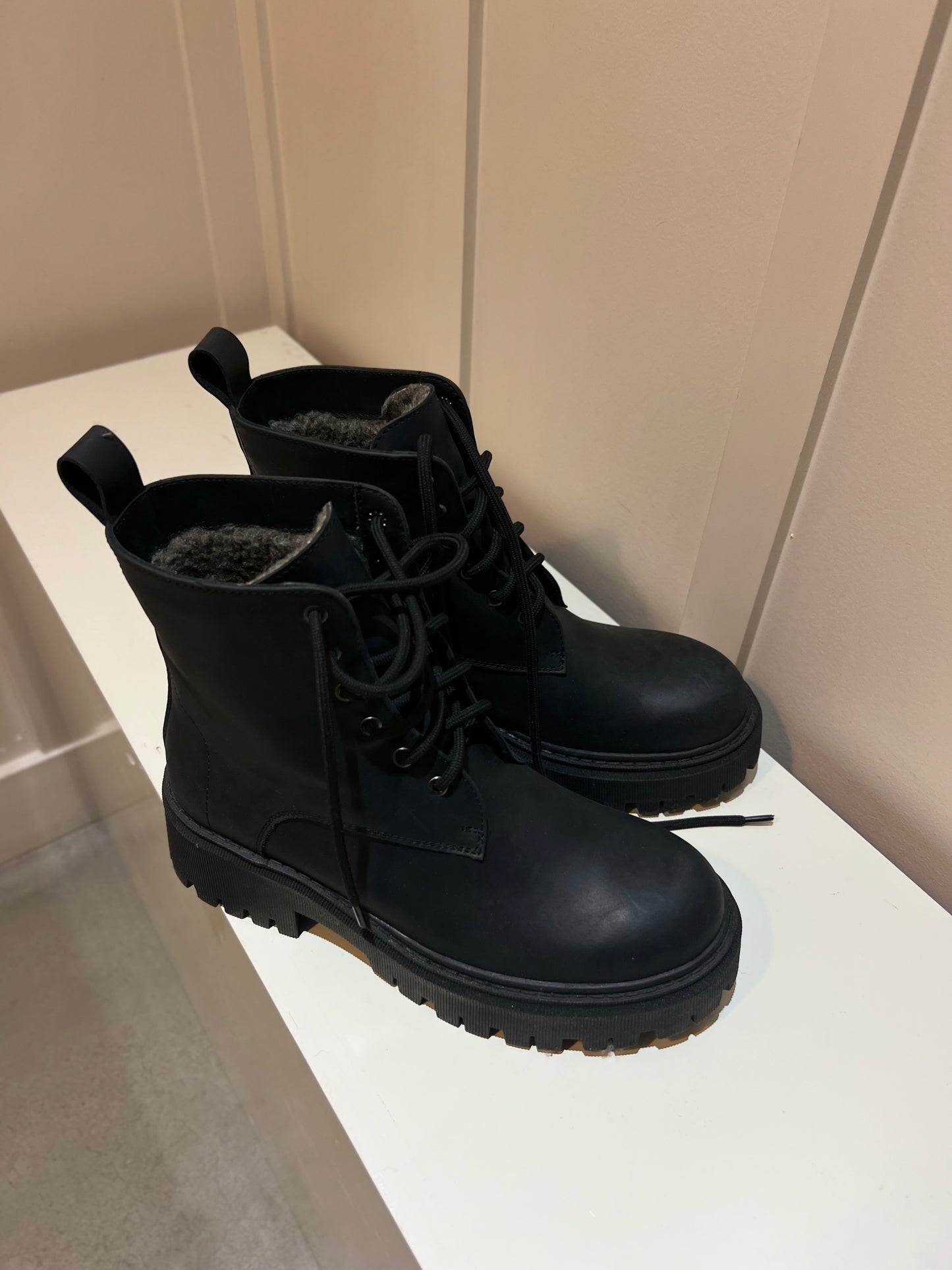 Black Crazy Horse Boots