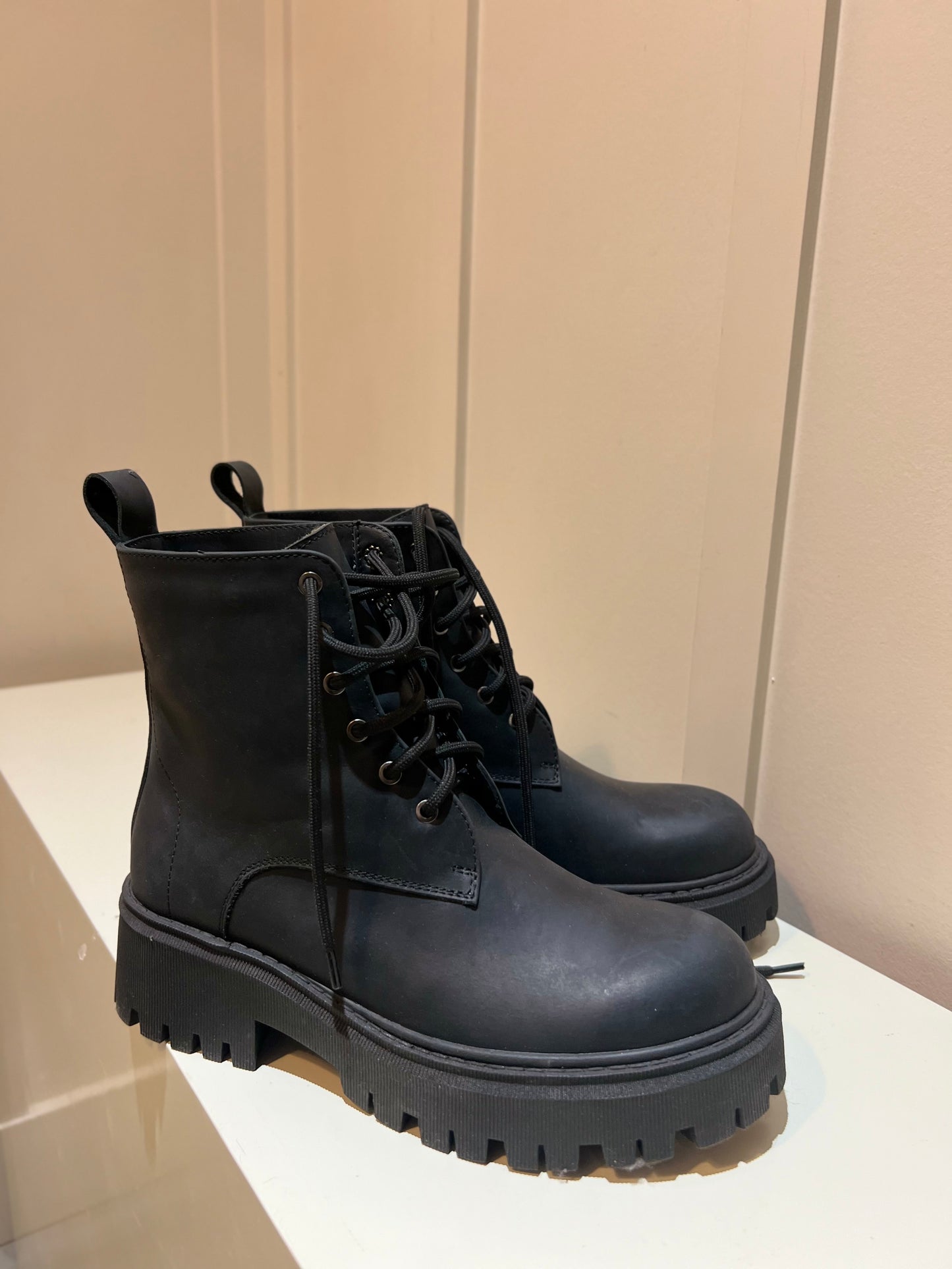 Black Crazy Horse Boots