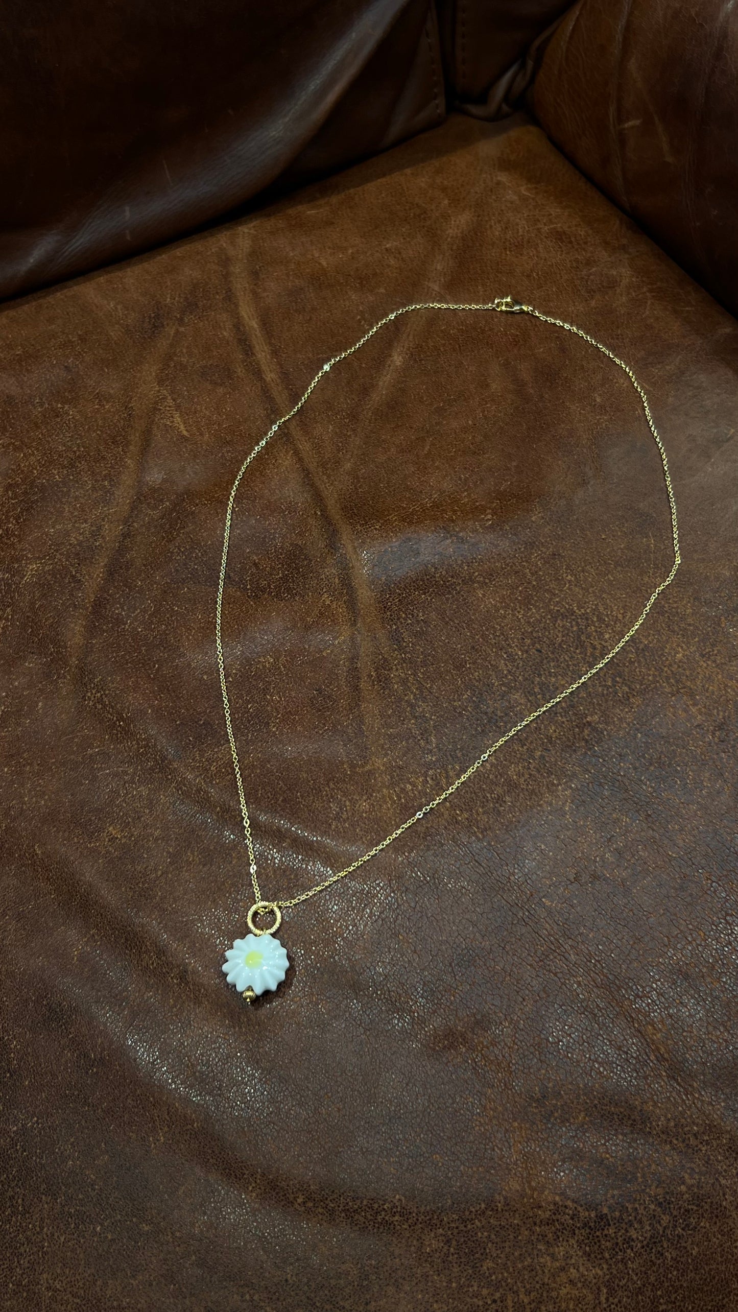 Pendant POLYSK porcelain daisy on a chain with gold fittings