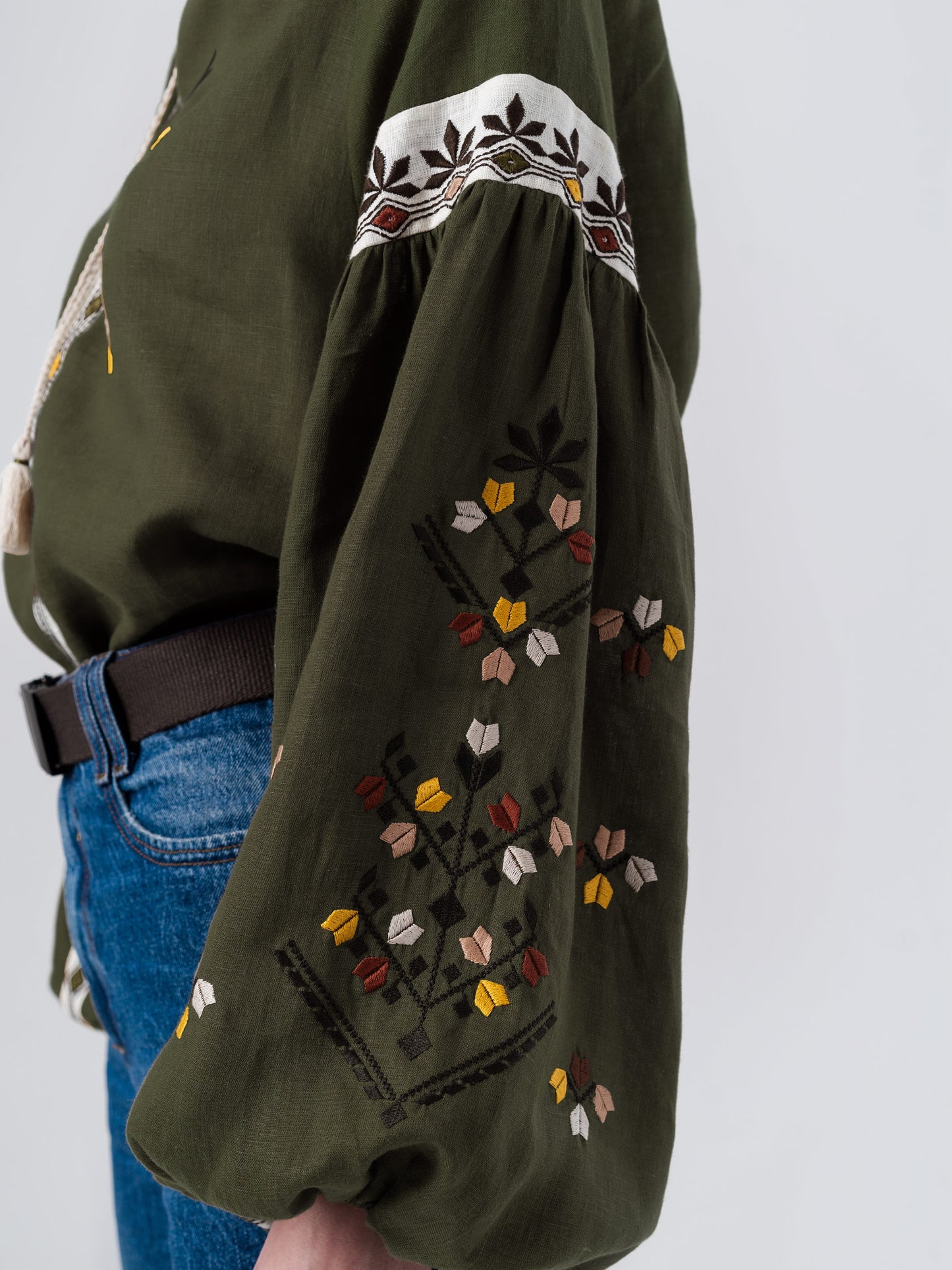 Embroidered shirt with floral ornaments Kashtan