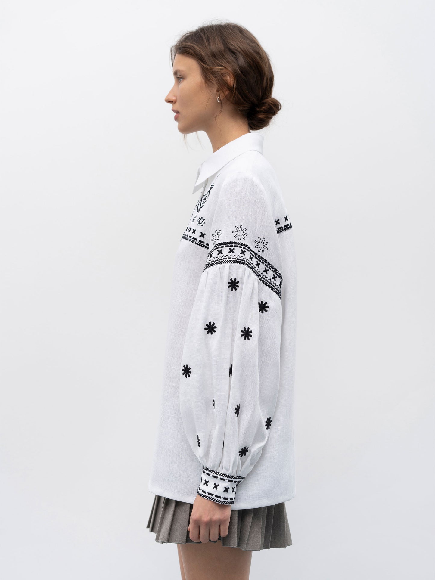 White linen shirt with embroidery Tsvit