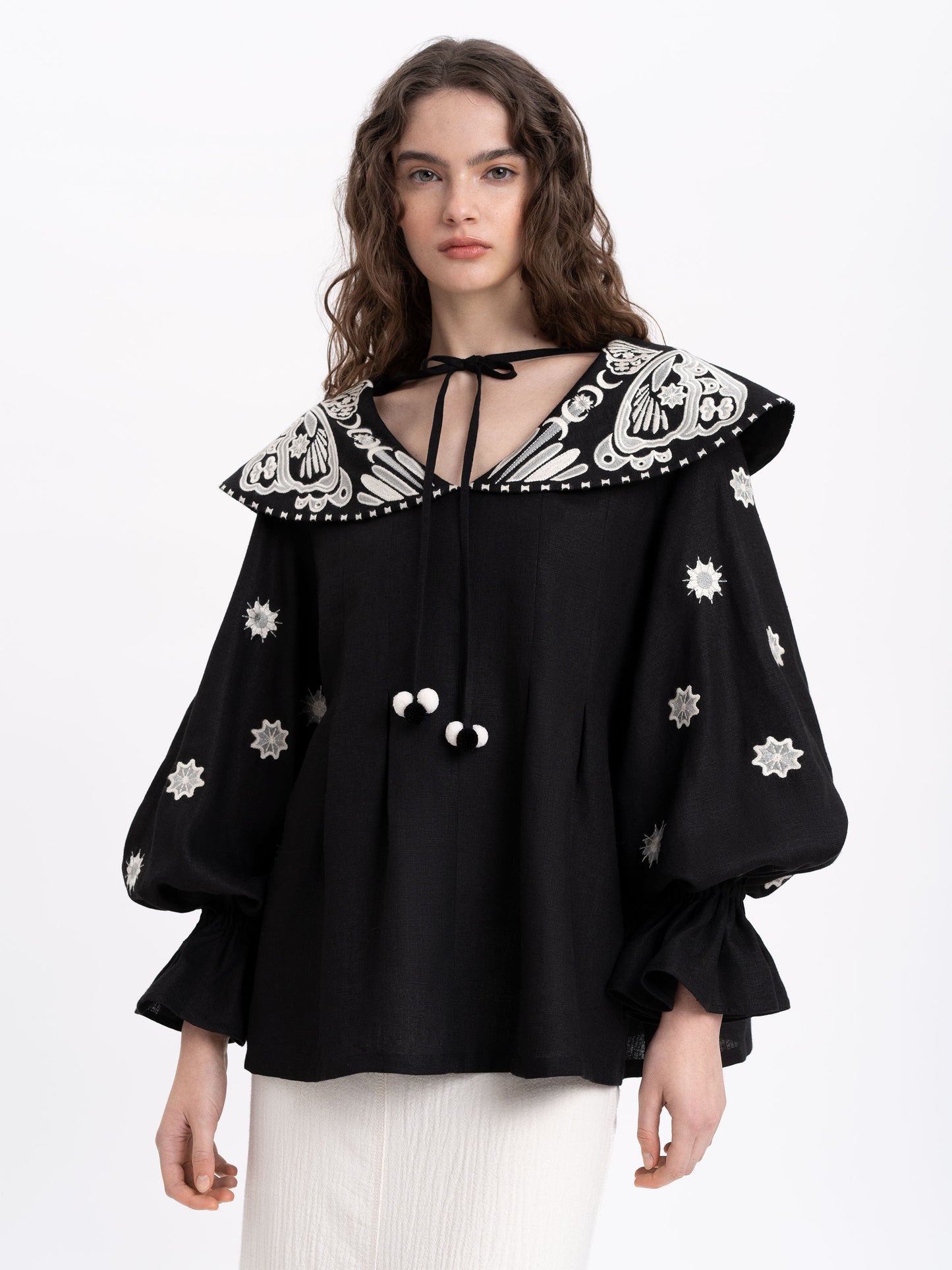 Linen embroidered blouse with a wide collar "Lehit"