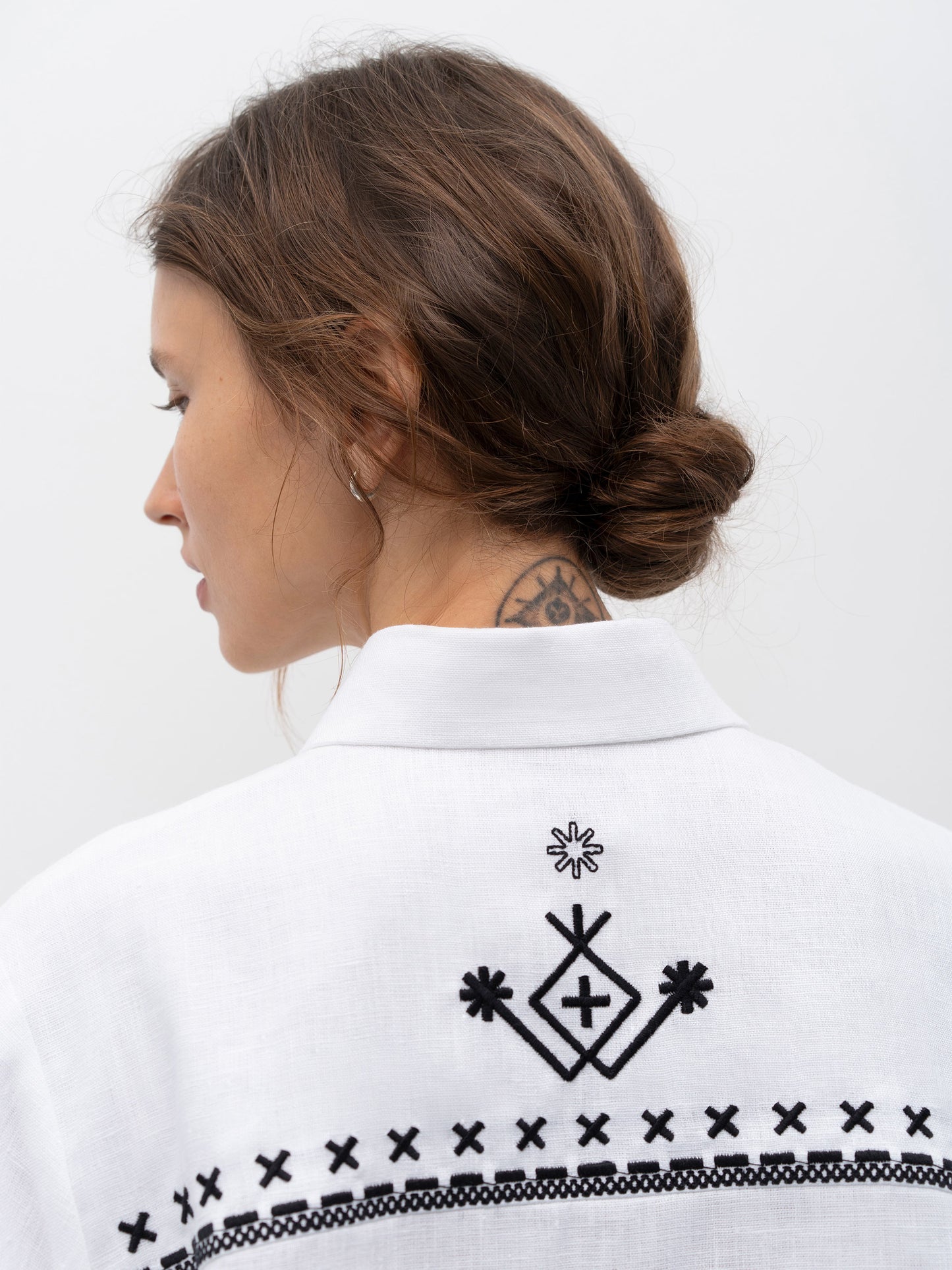 White linen shirt with embroidery Tsvit