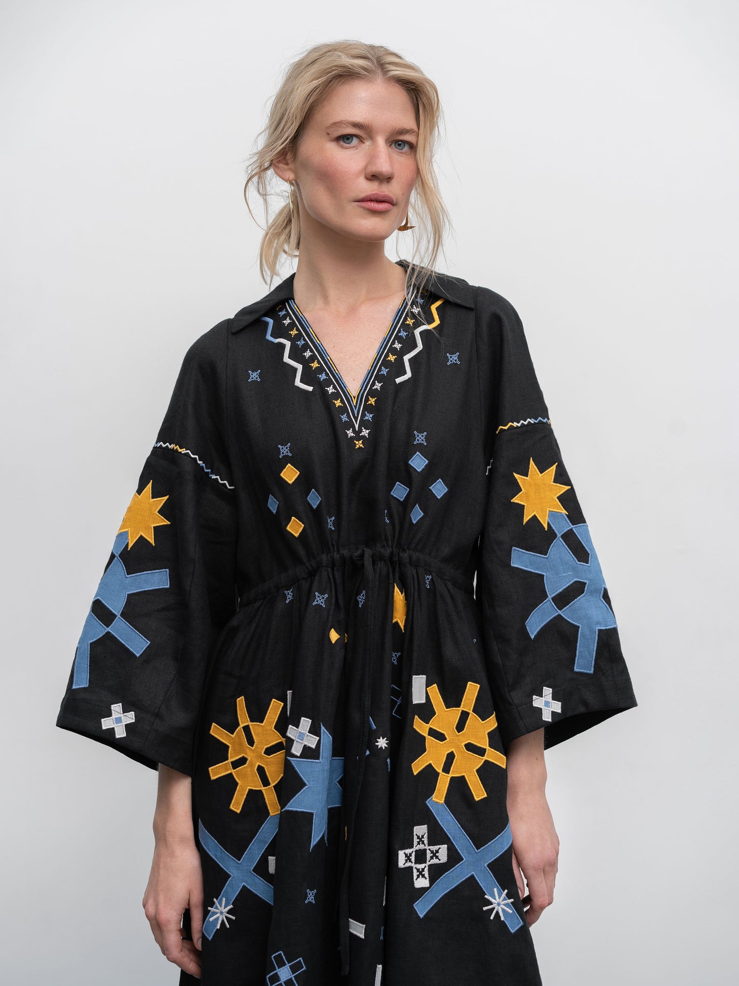Linen dress with embroidery and applique Zori