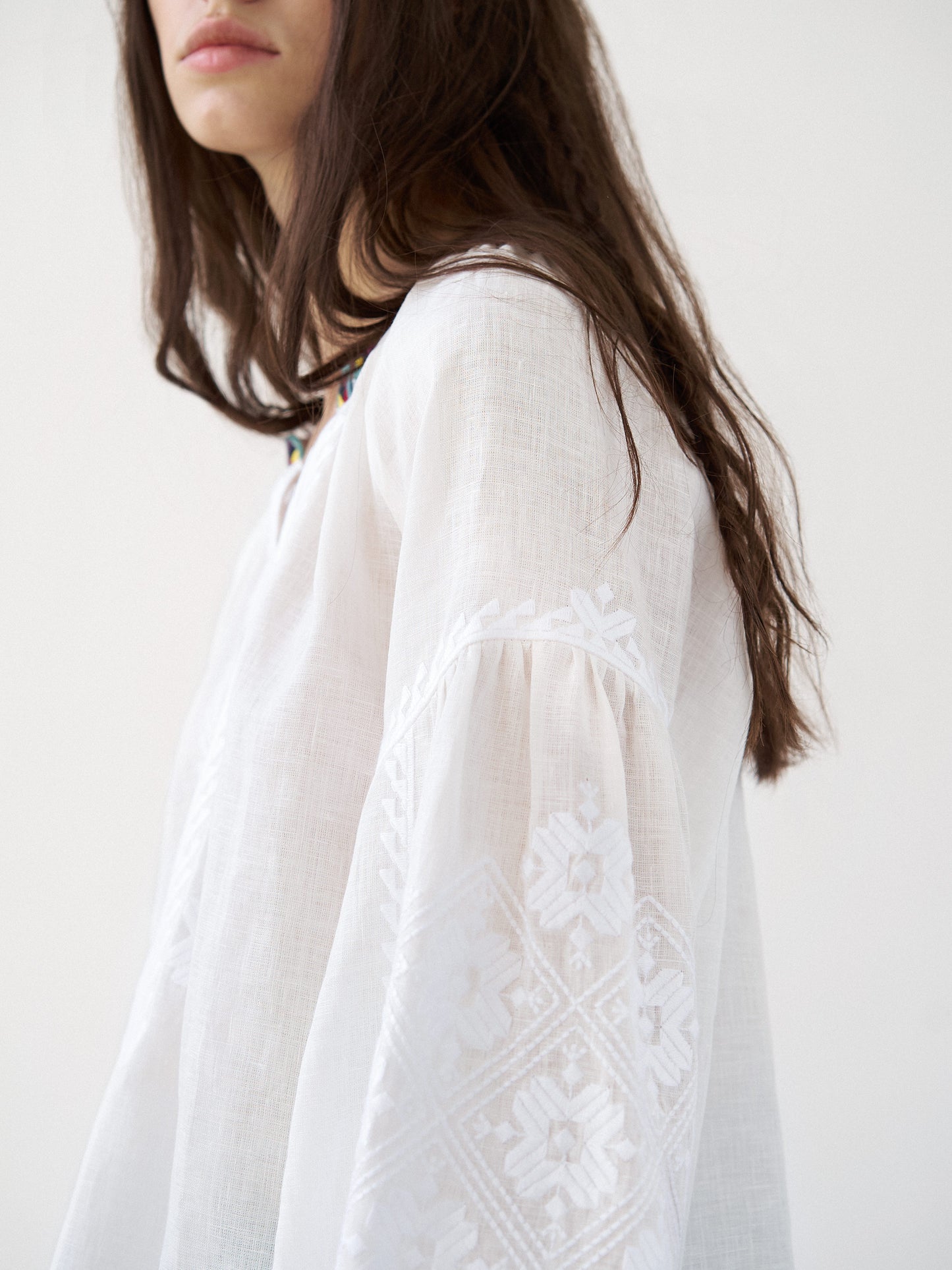 White embroidered shirt Siayvo