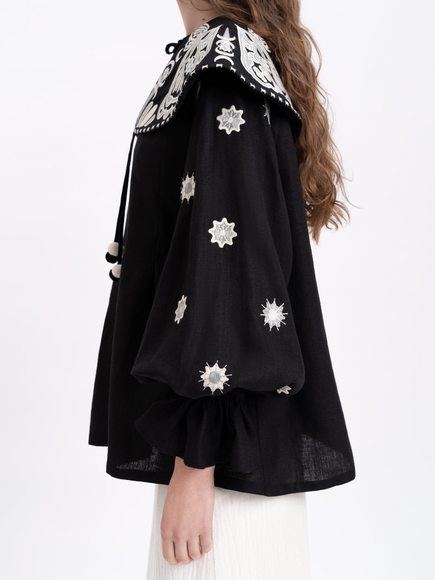 Linen embroidered blouse with a wide collar "Lehit"