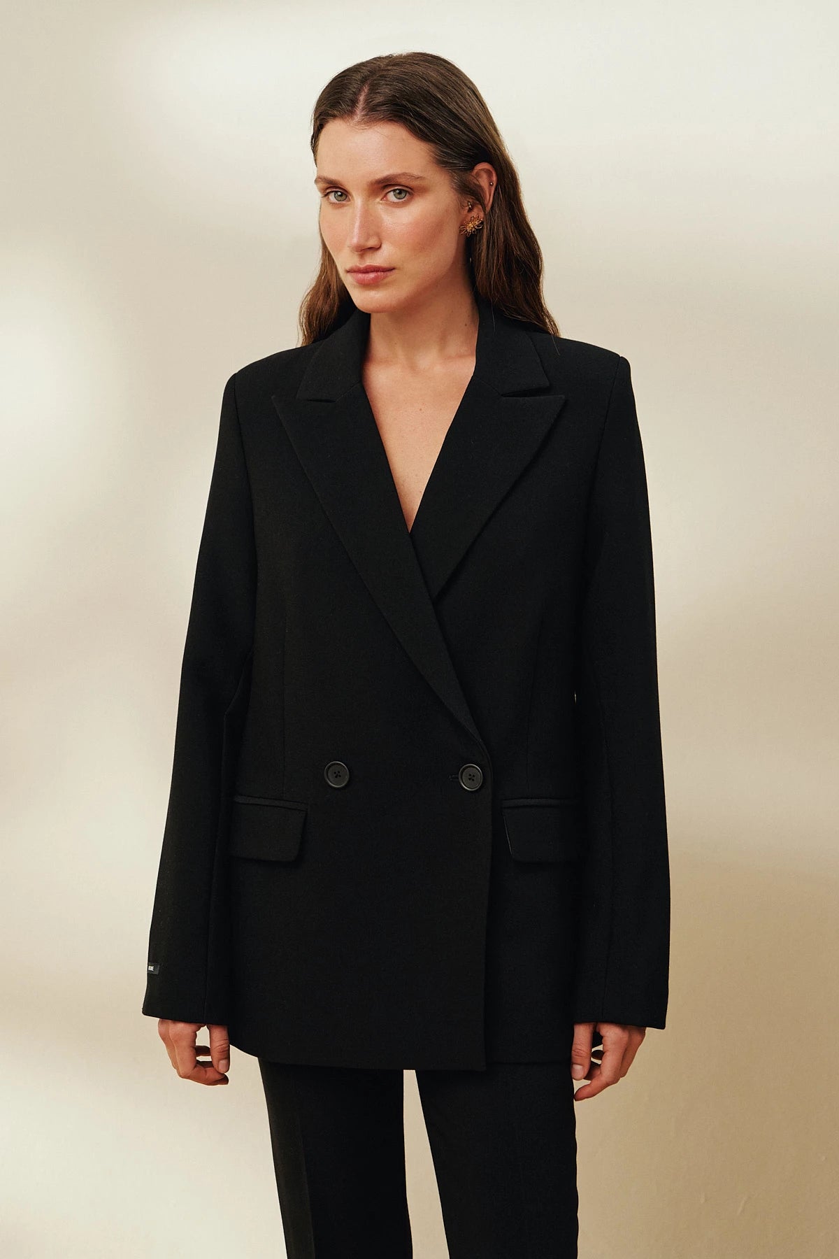 Black double-breasted straight blazer