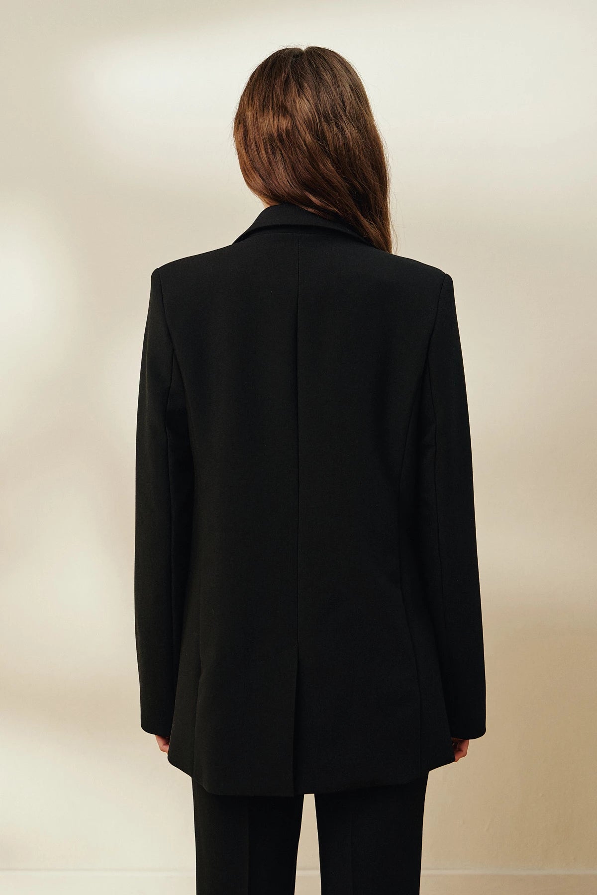 Black double-breasted straight blazer