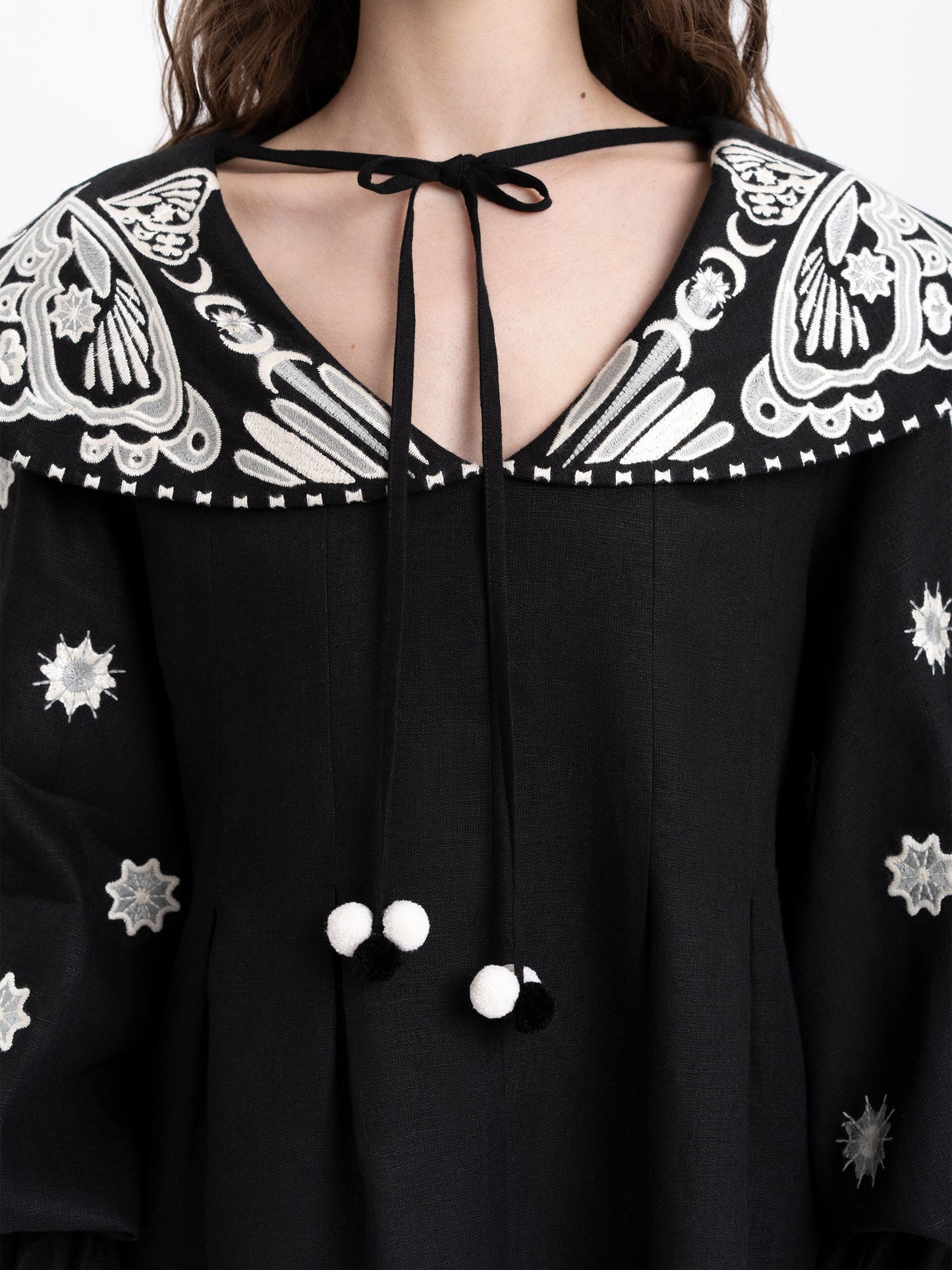 Linen embroidered blouse with a wide collar "Lehit"