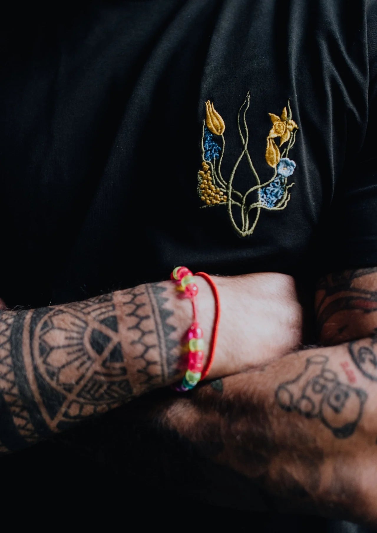 T-shirt "Blossoming Trident" (left)