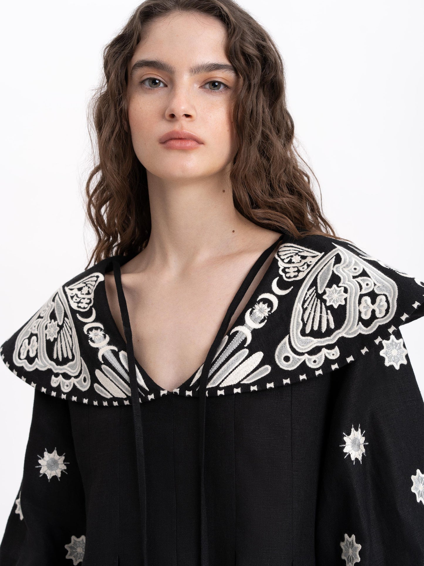 Linen embroidered blouse with a wide collar "Lehit"