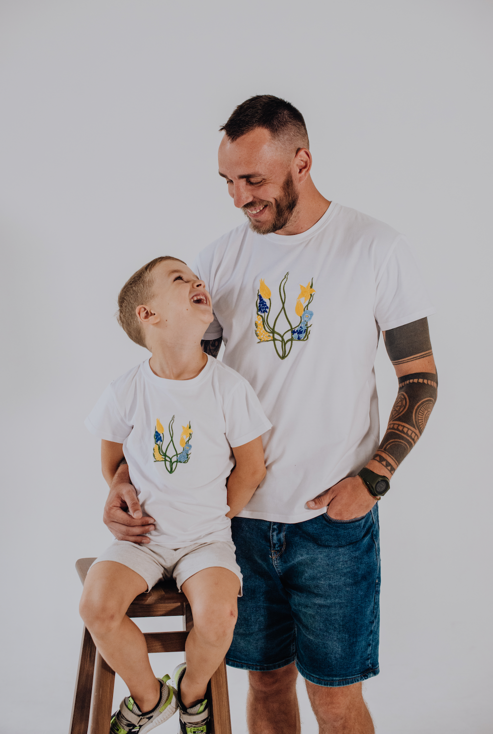 Kids T-shirt "Blossoming Trident"