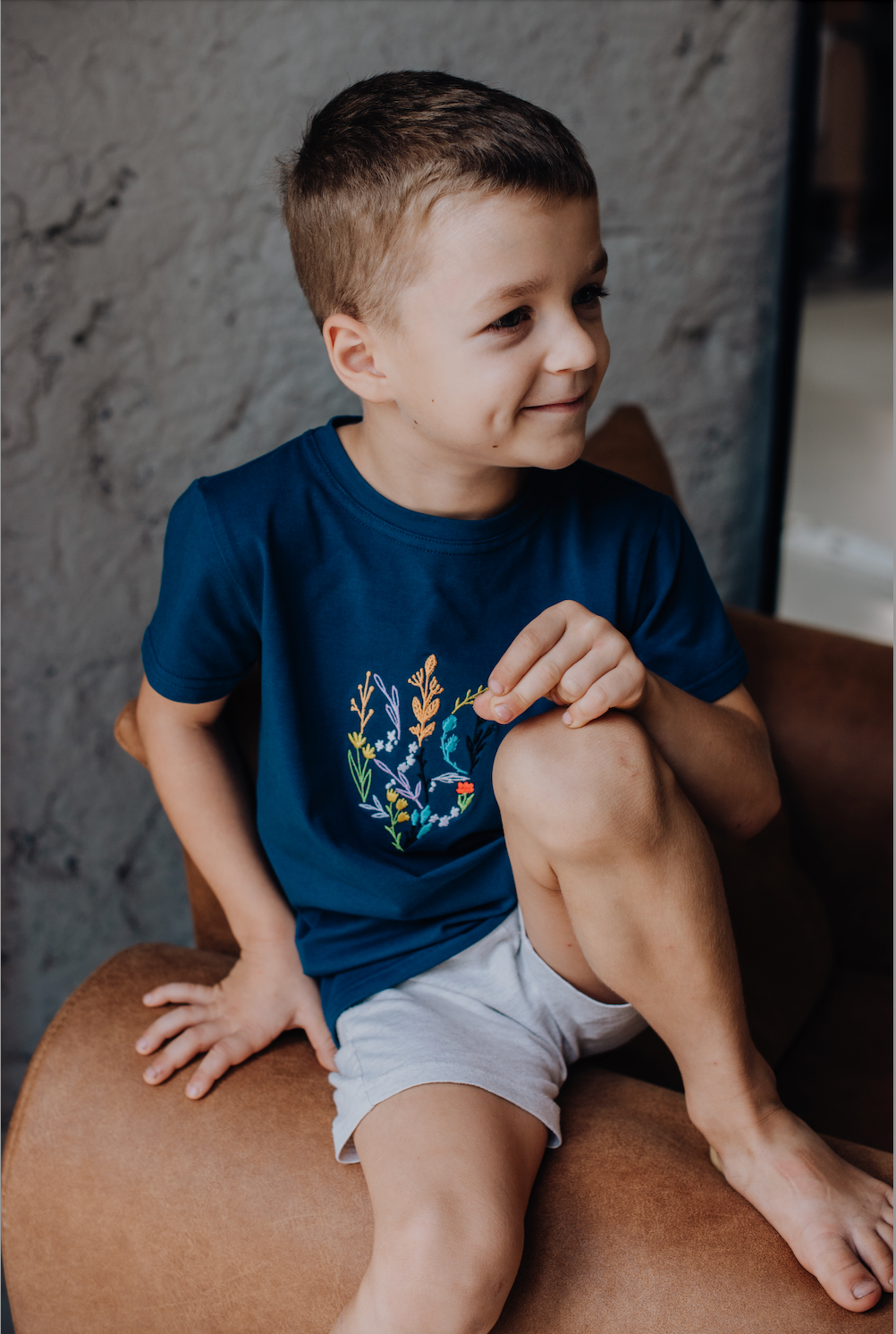 Universal T-Shirt for kids with Tryzub of flowers