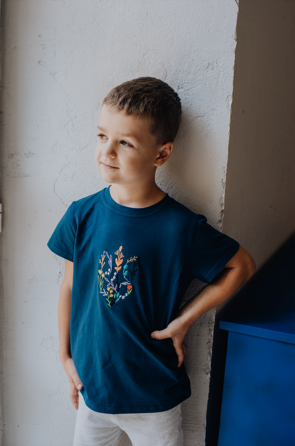 Universal T-Shirt for kids with Tryzub of flowers