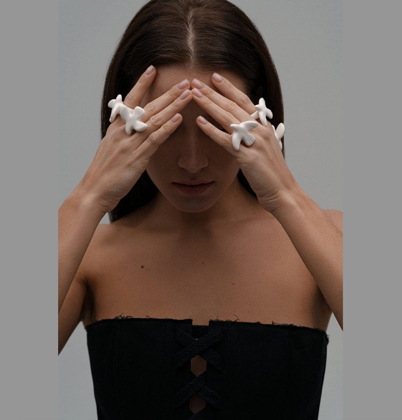 [M Y R N I] porcelain ring with bird