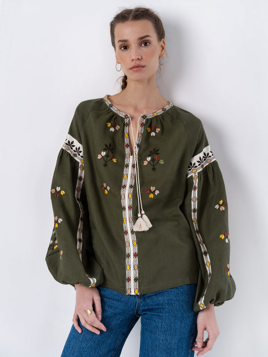 Embroidered shirt with floral ornaments Kashtan
