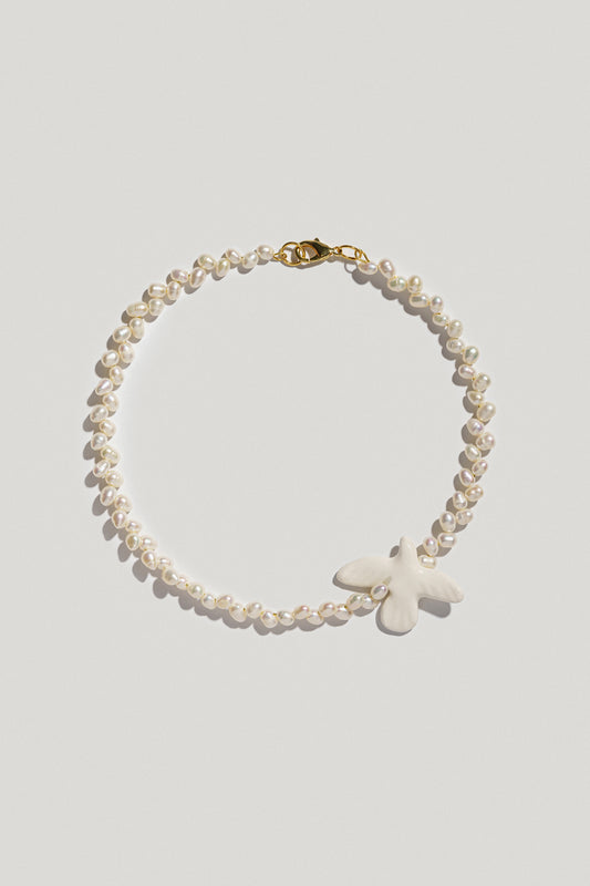 [M Y R N I]  necklace with ear-shaped pearls and porcelain bird