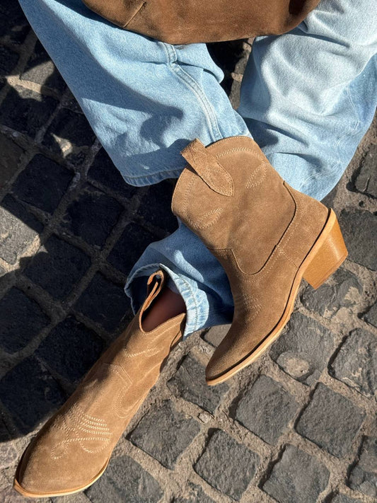Cowboy boots light brown