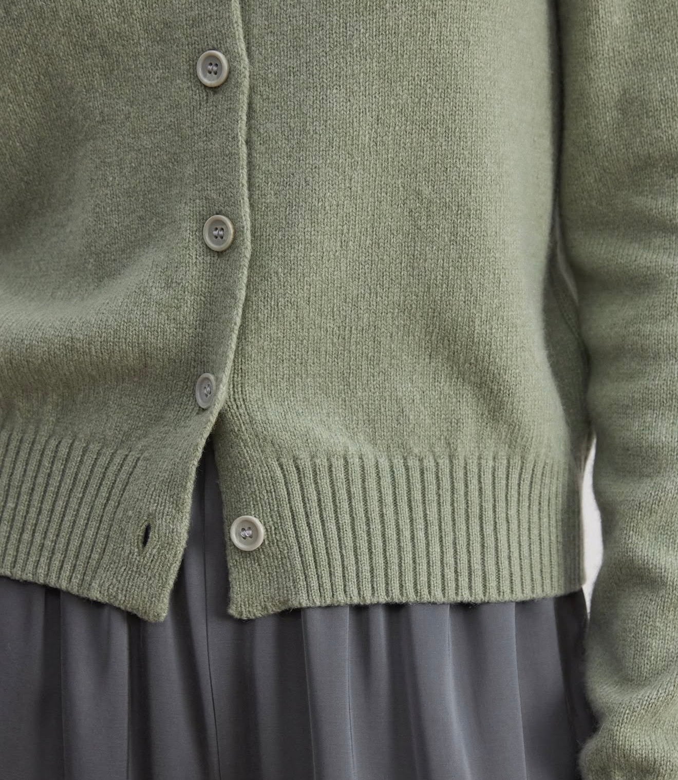Cropped merino cardigan (Olive)
