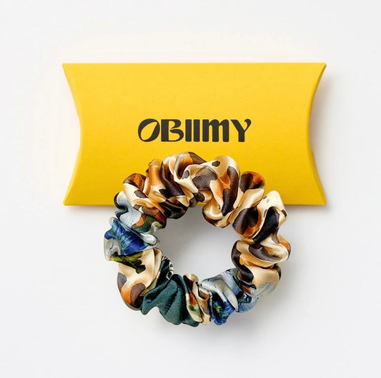 Silk scrunchie "A bold touch"