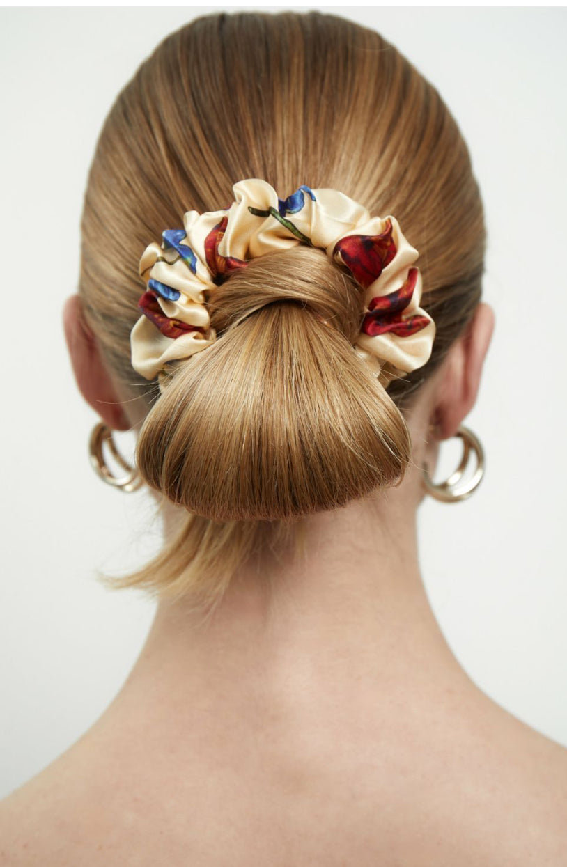 Silk scrunchie "Falling in love"