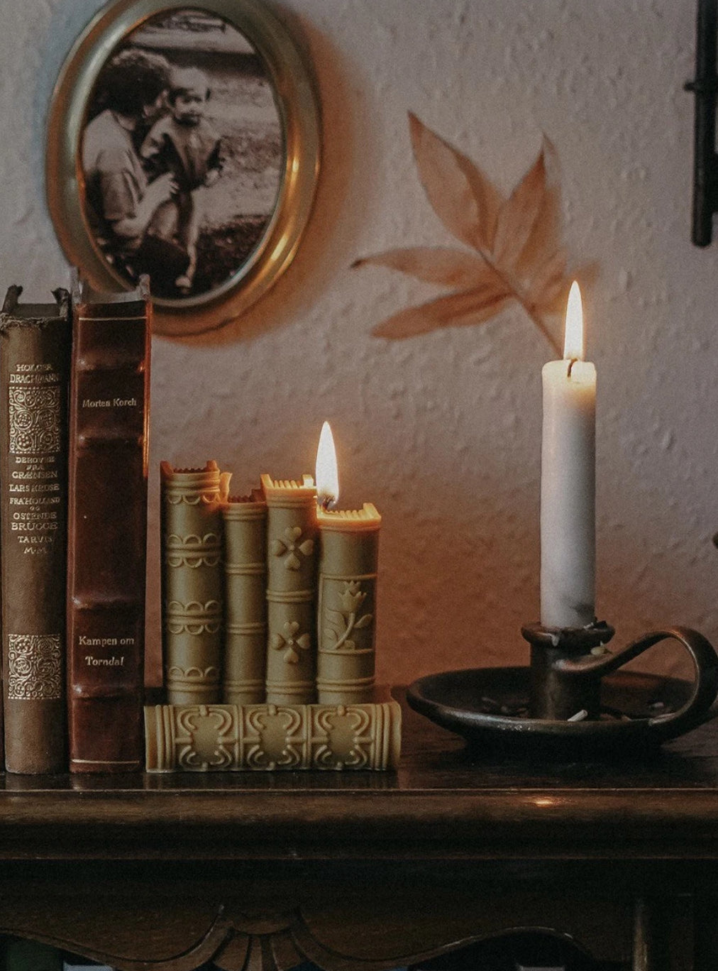 LIBRARY beeswax candle with 2 wicks