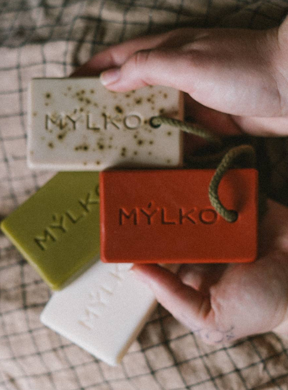MÝLKO soap on a rope (GRAPEFRUIT & MINT, white)