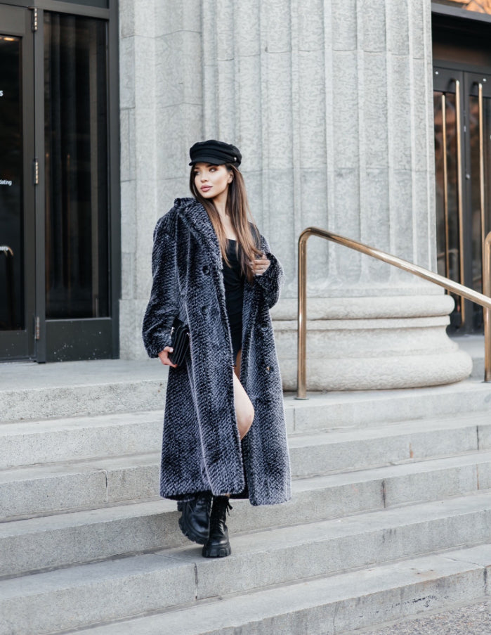 This coat impresses with its length and embodies luxury and elegance