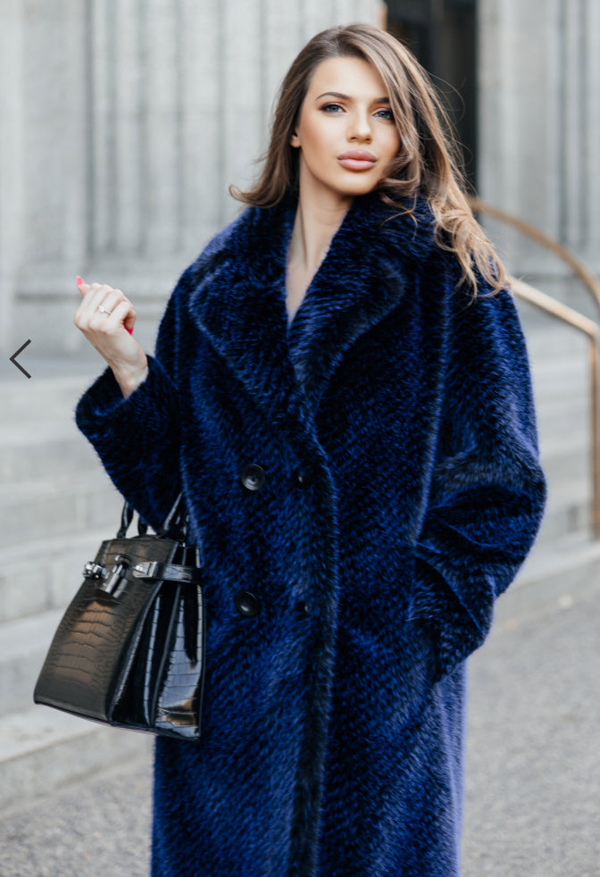 This coat impresses with its length and embodies luxury and elegance