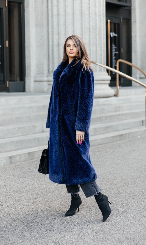 This coat impresses with its length and embodies luxury and elegance