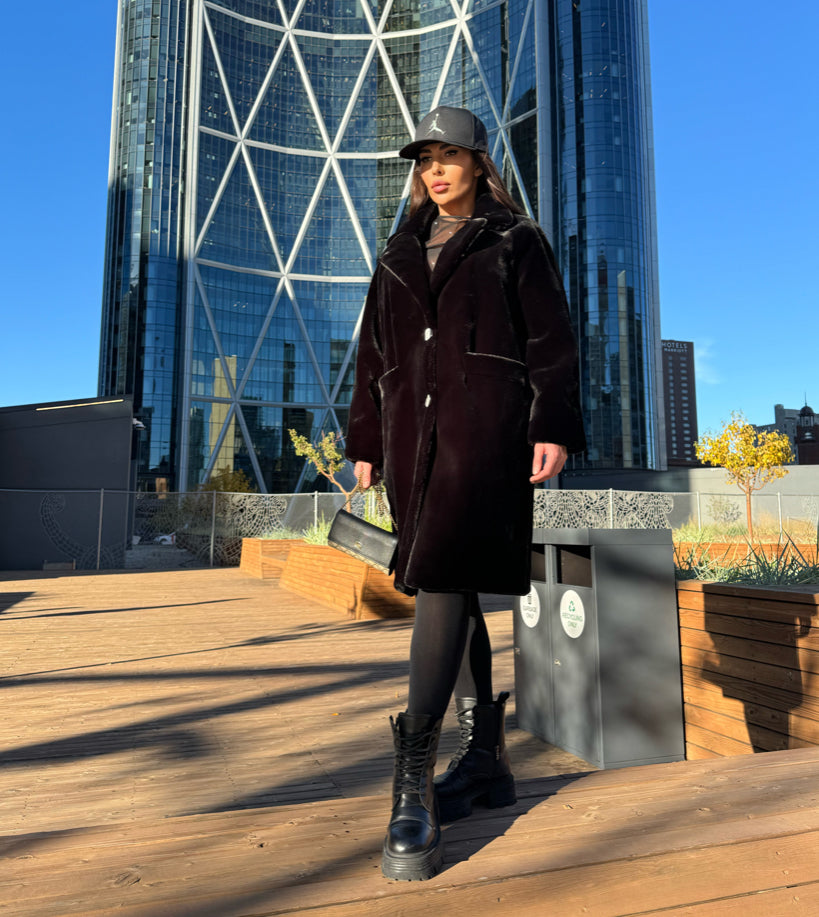 Very warm, 110 cm long, incredibly stylish and sophisticated fur coat