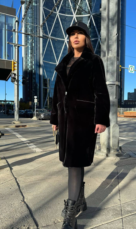 Very warm, 110 cm long, incredibly stylish and sophisticated fur coat